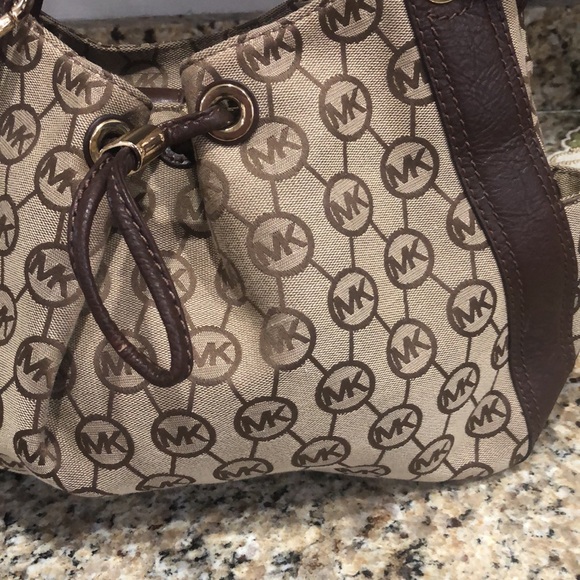 Michael Kors Ludlow Signature Bag EUC - Picture 2 of 13